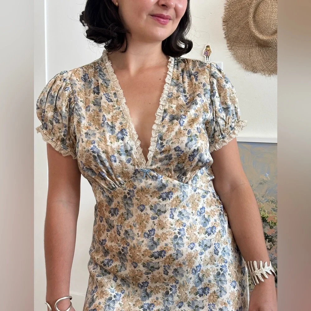 DOEN Bleu Wildflower
Thicket Silk Dress π - Picture 4 of 8